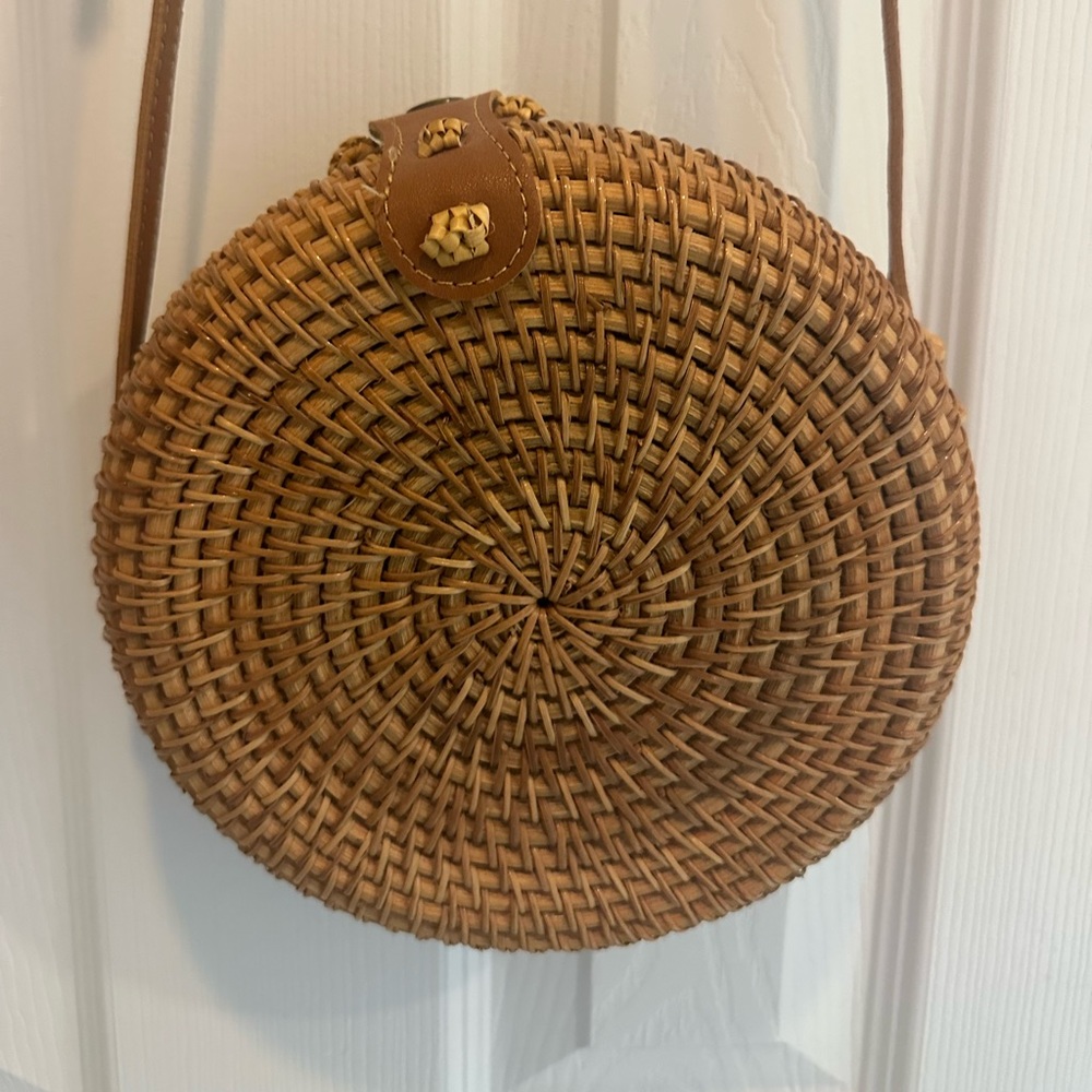 Ratan woven round purse
